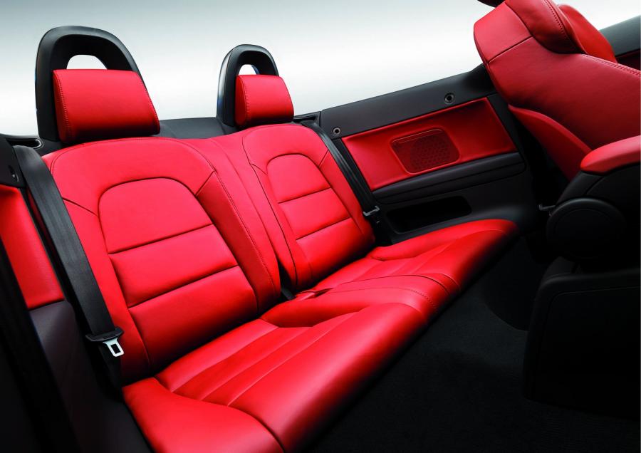 Интерьер Audi A3 2.0T S-Line Cabriolet (8PA) 2008 года  (фото 32 из 49)